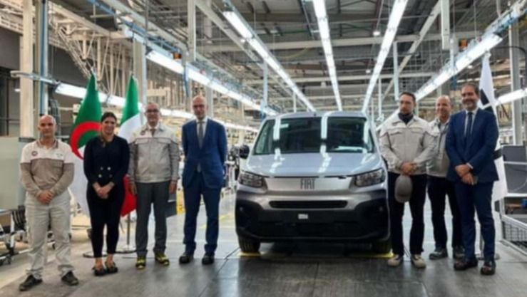 السفير الإيطالي يواكب إنتاج سيّارات 