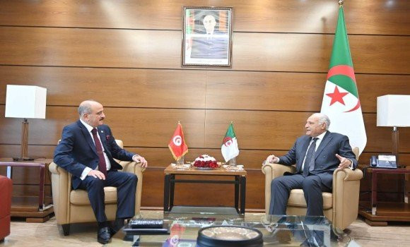 Attaf évoque avec son homologue tunisien la coopération bilatérale et le prochain sommet tripartite entre l'Algérie, la Tunisie et la Libye