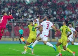 Les attaquants restent encore fébrile, l'arbitrage en conflit avec la VAR