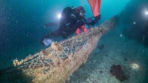 Algérie (Oran)  - Actions écologiques: Renflouage d’un filet «fantôme» au port de la capitale de l'Ouest du pays