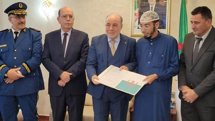 بلمهدي يشرف على توزيع مقررات استفادة من سكنات وظيفية للأئمة ببجاية