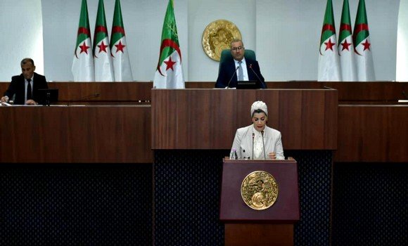 مولوجي تستعرض التدابير المتخذة بخصوص التراث الثقافي لوهران - الشعب أونلاين