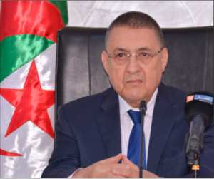 Merad installe les nouveaux Walis  de la République