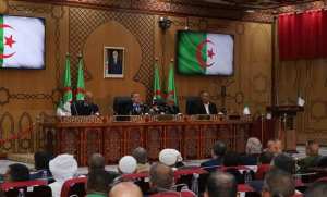 Brahim Merad installe le nouveau wali d'El-Oued