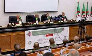 Merad préside la cérémonie d'installation du nouveau wali de Tiaret