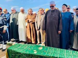 جثمان الشيخ عبد المطلب التجاني يوارى الثرى بالأغواط - الشعب أونلاين