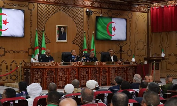 Brahim Merad installe le nouveau wali d'El-Oued