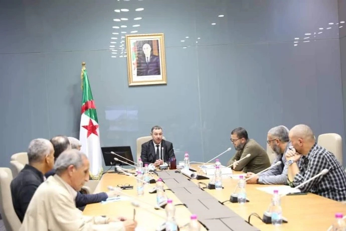 والي وهران يترأس اجتماعا حول مشروع انجاز البحيرة العلمية ببحيرة 