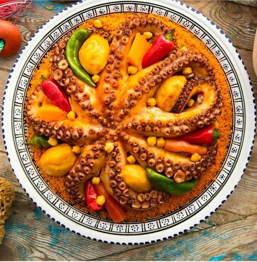 Le 'couscous au poulpe', aussi appelé 'Taâm bel karnit'