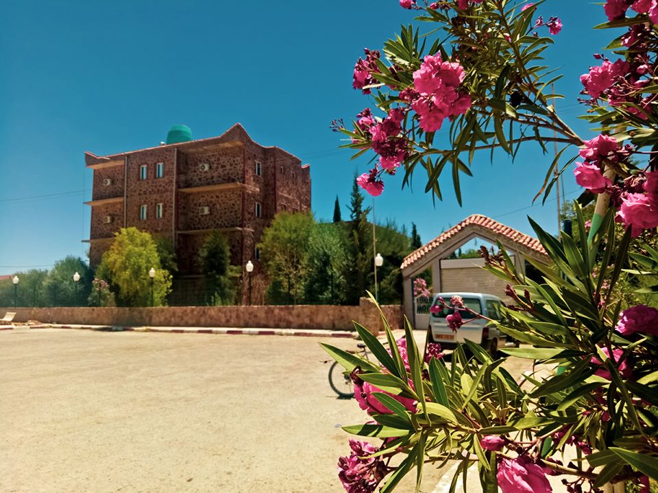 الموقع السياحي عين السخونة :