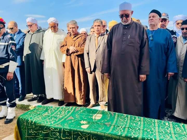 جثمان الشيخ عبد المطلب التجاني يوارى الثرى بالأغواط - الشعب أونلاين