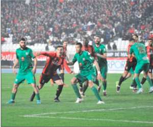 Le MCA goûte sa première défaite,  le CSC en tête