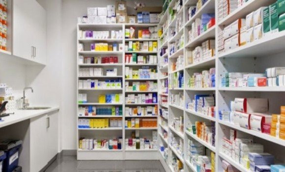 La disponibilité des produits pharmaceutiques au centre d'une série de réunions au ministère de l'Industrie et de la Production pharmaceutique