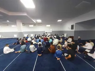 التفسير السيوسيولوجي لظاهرة المخدرات وإدمانها في المجتمع الجزائري  محور يوم دراسي  وتحسيسي بجامعة وهران 2