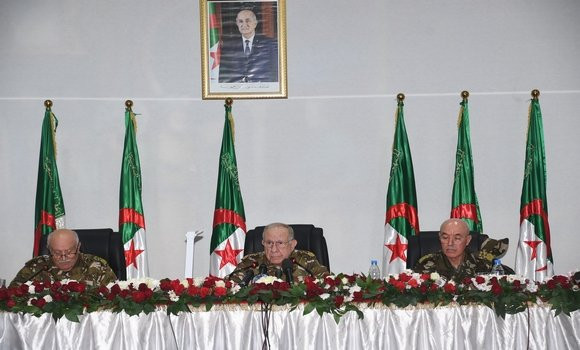 Le Général d'Armée Chanegriha préside la cérémonie d'installation officielle du Commandant de la 3ème Région militaire