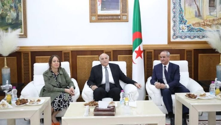 عطاف في وهران