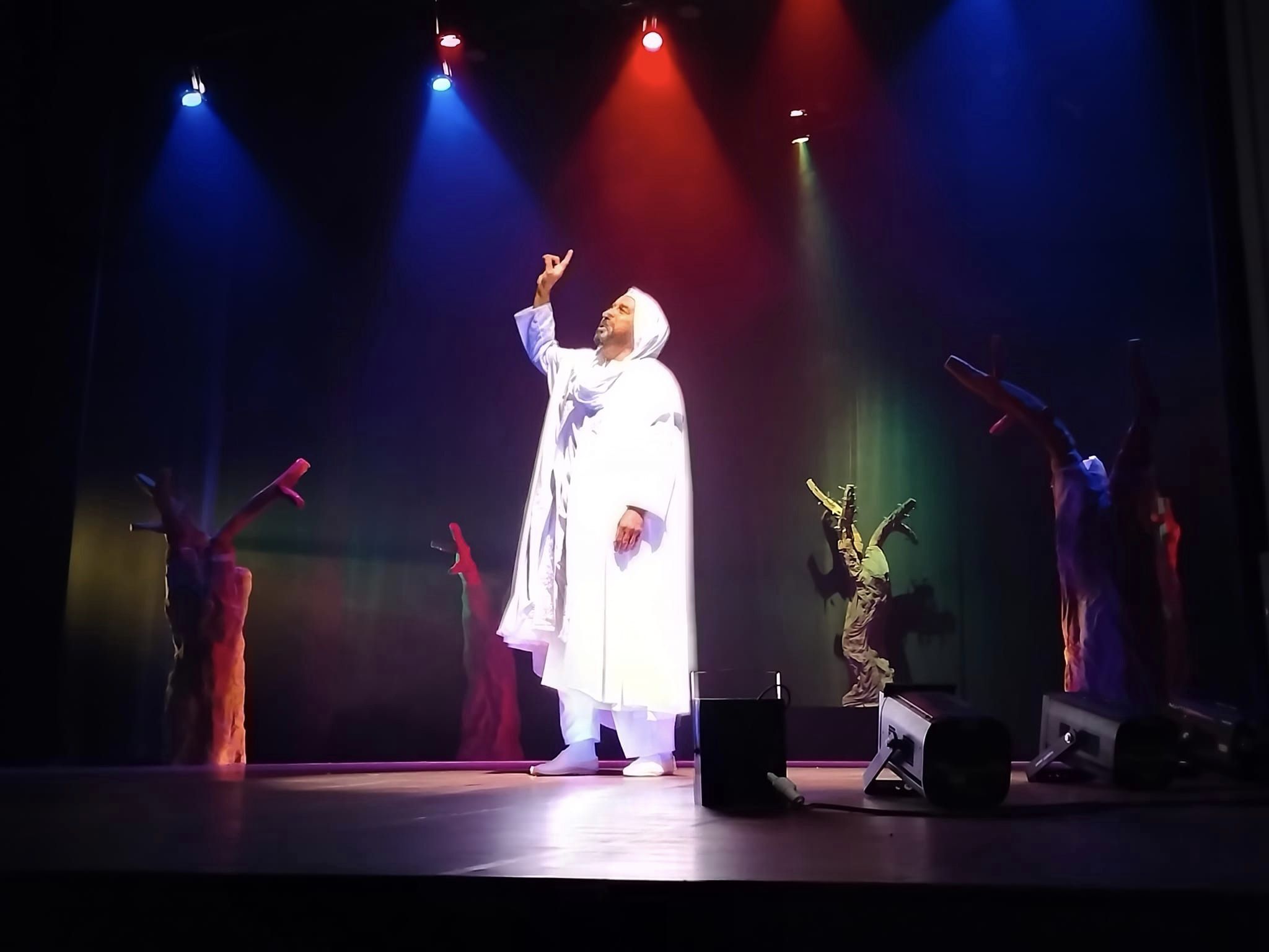 مسرح قسنطينة يعرض مسرحية 