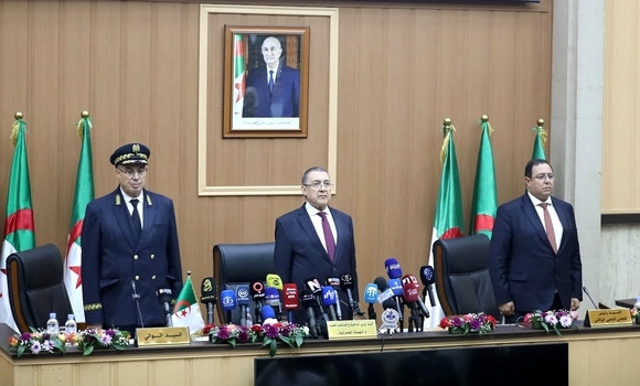 Merad préside l'installation du nouveau wali d'Oran   