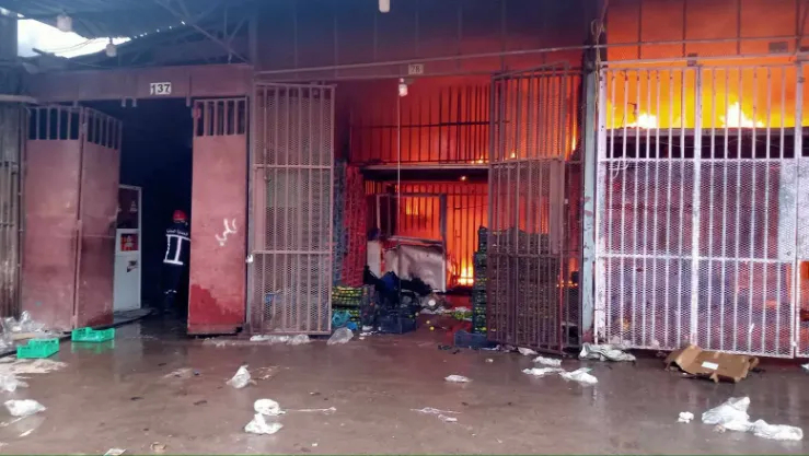 إخماد حريق سوق الخضر و الفواكه بعنابة