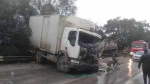 إصابة 3 أشخاص في حادث اصطدام شاحنتين بجيجل