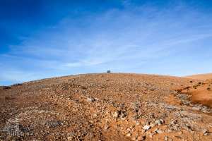 توقف على التلة قبل النزول نحو وادي الموحدين