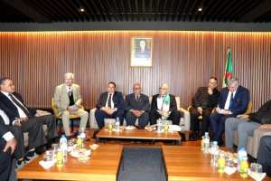 والي وهران يلتقي بالاسرة الثورية ويفتح باب التواصل