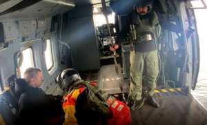 Evacuation sanitaire d'un marin russe au nord de la côte du Cap Djinet à Dellys