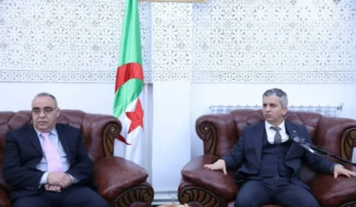 والي معسكر يؤكد في لقائه مع الصحافة على فتح قنوات الاتصال بين الإدارة والإعلام خدمة للمواطن