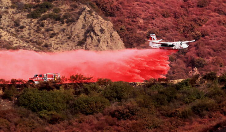 Planète (Etats-Unis/Amérique du Nord) - Des milliers de personnes évacuées de Malibu ravagée par les flammes