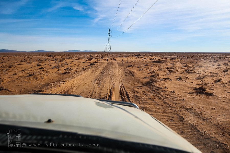 على درب خنق الزير، بين أعمدة الكهرباء