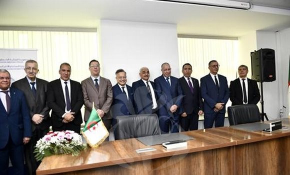 Constantine: conventions entre l'Agence nationale des produits pharmaceutiques, le groupe Saidal et des structures universitaires