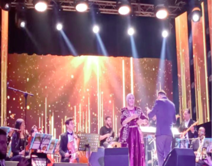 Une trentaine d'artistes sur scène