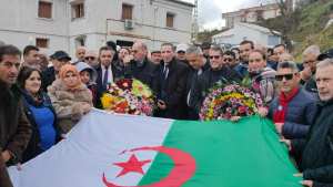 وقفة ترحم على روح المجاهد حسين آيت أحمد بتيزي وزو - الشعب أونلاين