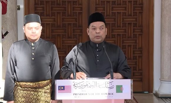 رئيس الجمهورية يتسلم أوراق اعتماد السفير الجديد لماليزيا