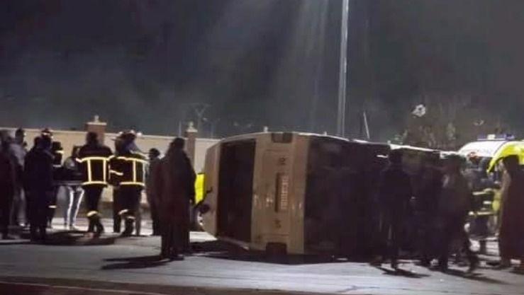 إصابة 15 شخصًا في اصطدام بين سيارة وحافلة بسطيف