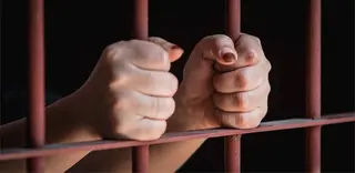 أمن وهران يطيح بتاجرين  للأسلحة النارية ويصادر مسدسين ناريين وكمية من الذخيرة