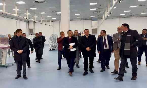 الجزائر العاصمة: زروقي يتفقد مركز تصنيع وشخصنة البطاقات النقدية 