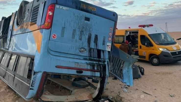 إصابة 15 شخصا في حادث انحراف و انقلاب حافلة بورقلة