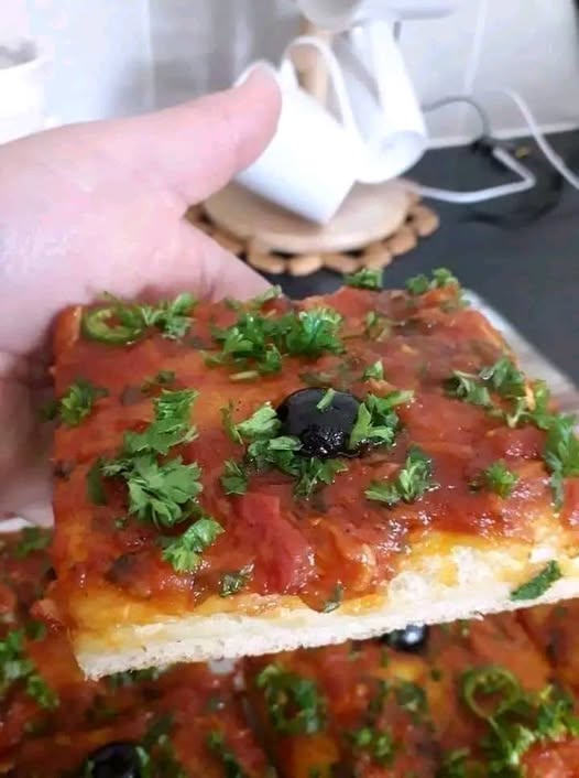 Pizza carrée à la semoule ❤️