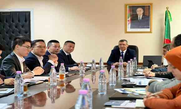 جيلي  تقدّم  عرضا شاملا