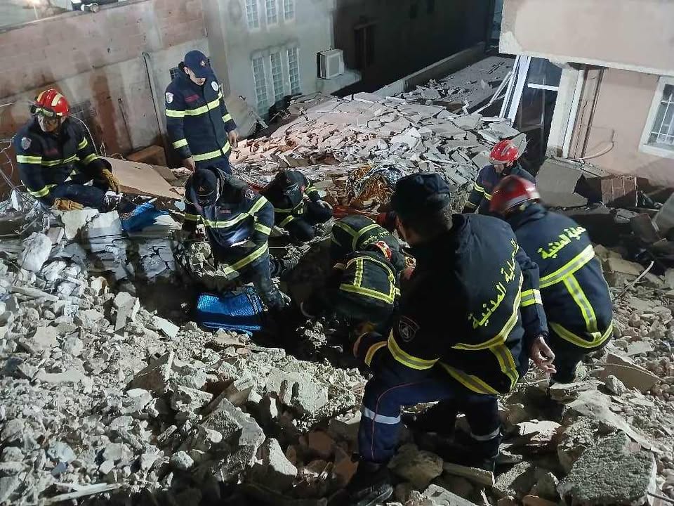 انتشال جثث 3 شبان مفقودين تحت ردم بناية منهارة بقسنطينة - الشعب أونلاين