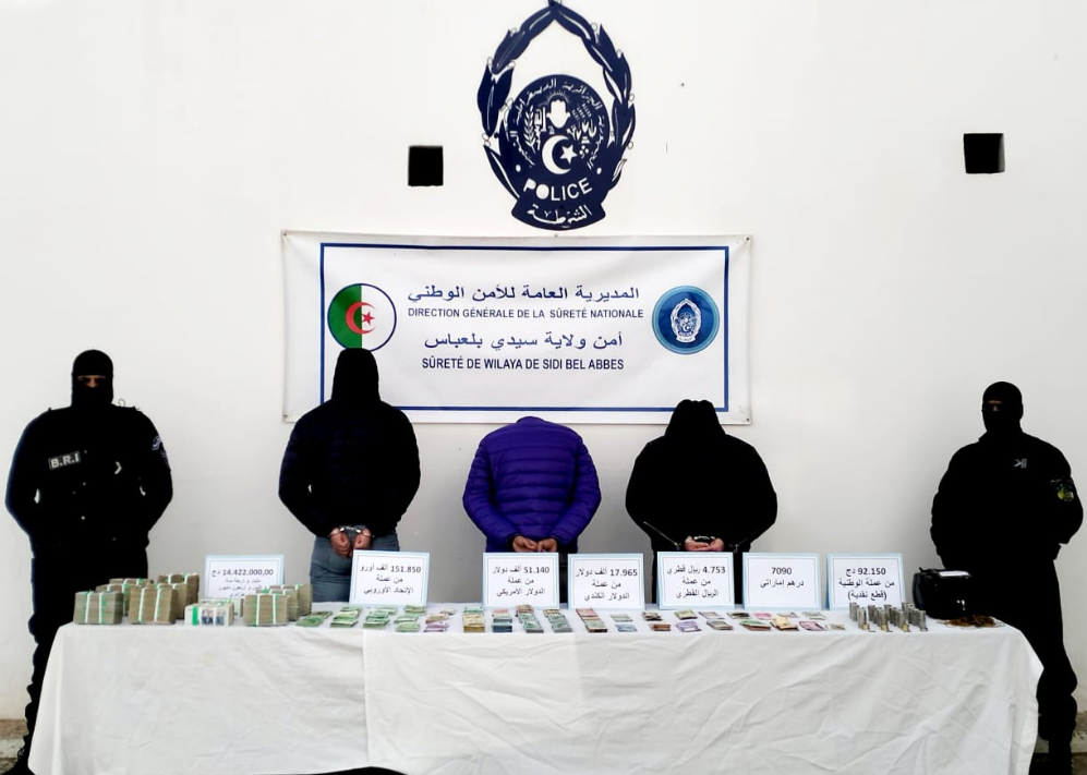 تفكيك شبكة وحجز أكثر من 3 ملايير بالعملة الوطنية والأجنبية بسيدي بلعباس - الشعب أونلاين