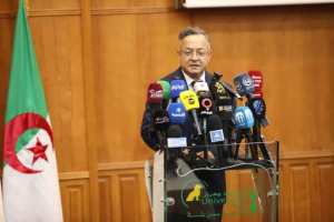 بداري يشرف على اختتام فعاليات المدرسة الشتوية  لينكس والبرمجيات الحرة  بجامعة وهران 1