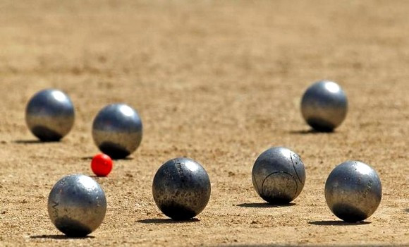 Pétanque/concours national: la triplette de Tlemcen sacrée à El Oued