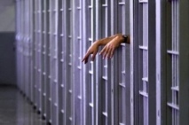 POUR AVOIR INJURIE UN POLICIER DANS L'EXERCICE DE SES FONCTIONS :2 ans de prison ferme pour le mis en cause