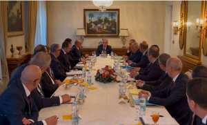 Chaib tient une réunion de coordination avec des chefs de postes consulaires