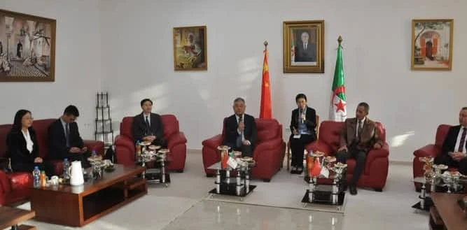 تلمسان: وفد صيني رفيع المستوى من اكاديمية الحوكمة يعرض تجربة المدن الذكية و التحول الرقمي