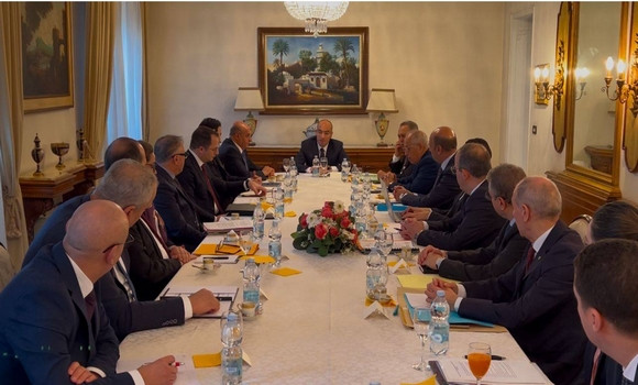 Chaib tient une réunion de coordination avec des chefs de postes consulaires