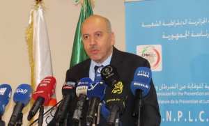 Saihi réaffirme l'engagement de l'Etat en faveur de la prise en charge des malades du cancer