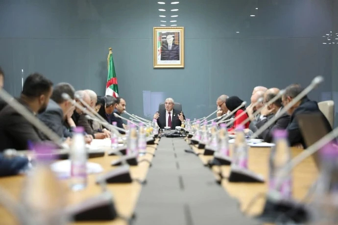 والي وهران يترأس اجتماعا مخصصا لإعادة بعث مشروع حديقة التسلية 